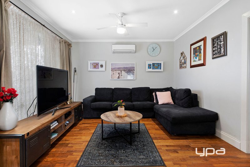 Photo - 60 Gladstone Street, St Albans VIC 3021 - Image 2