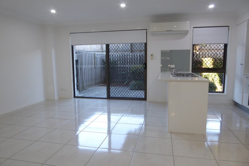 Photo - 60 Grahams Road, Strathpine QLD 4500 - Image 7