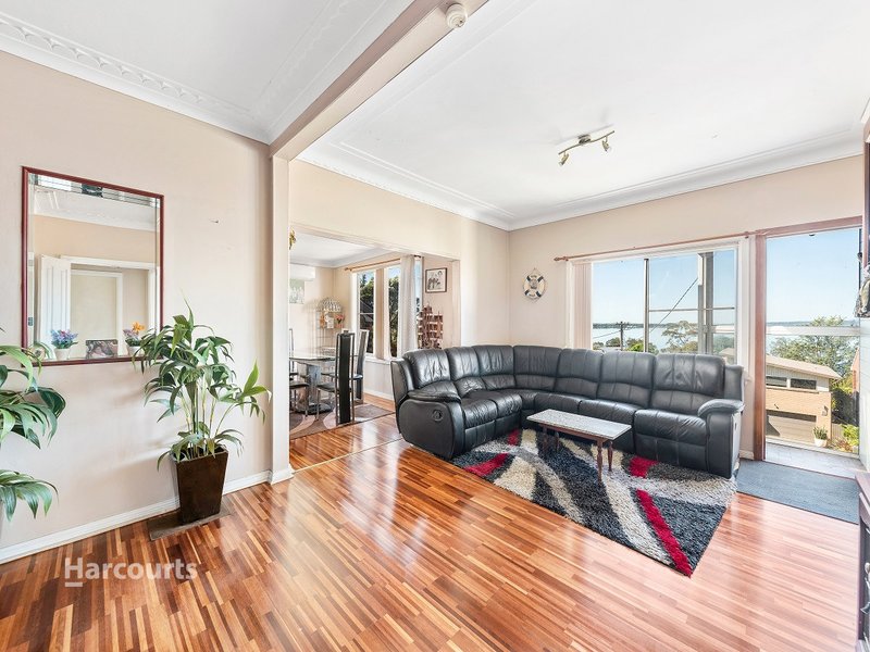 60 Grand View Parade, Lake Heights NSW 2502