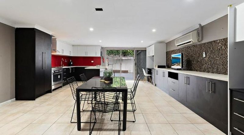 Photo - 60 Grenda Drive, Mill Park VIC 3082 - Image 4