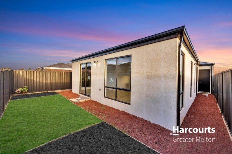 Photo - 60 Guthrie Drive, Melton South VIC 3338 - Image 12