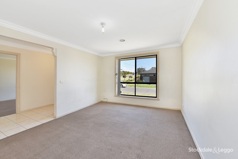 Photo - 60 Halter Crescent, Epping VIC 3076 - Image 2