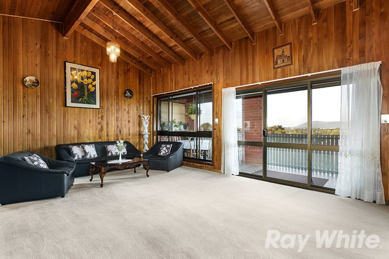 Photo - 60 Haverbrack Drive, Mulgrave VIC 3170 - Image 4