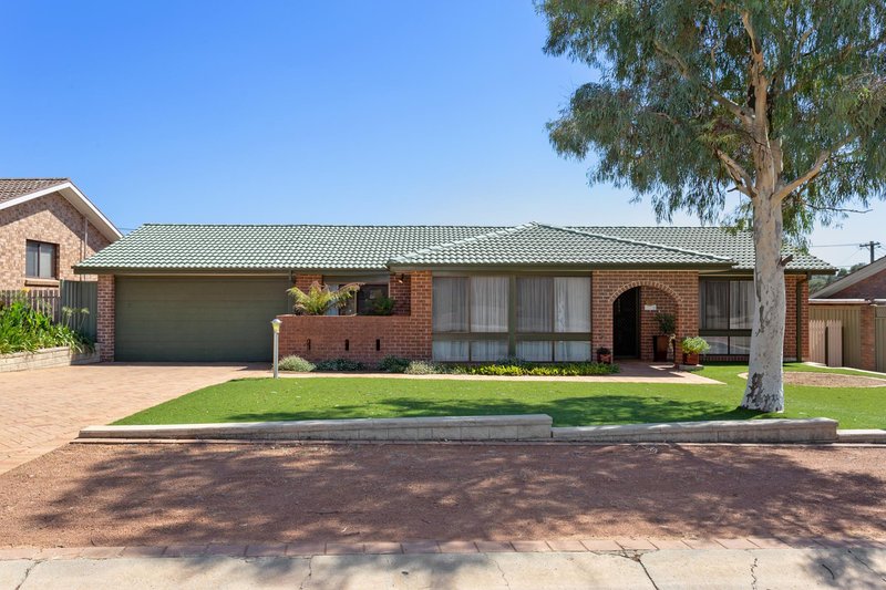 60 Herron Crescent, Latham ACT 2615