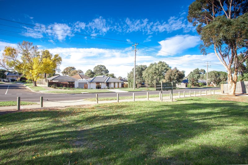 Photo - 60 Heysen Drive, Sunbury VIC 3429 - Image 20