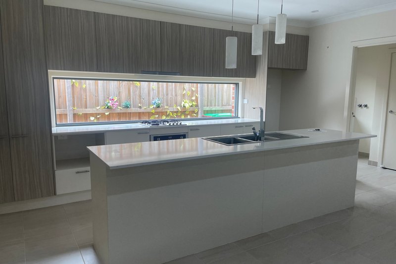 Photo - 60 Highmount Drive, Hampton Park VIC 3976 - Image 3