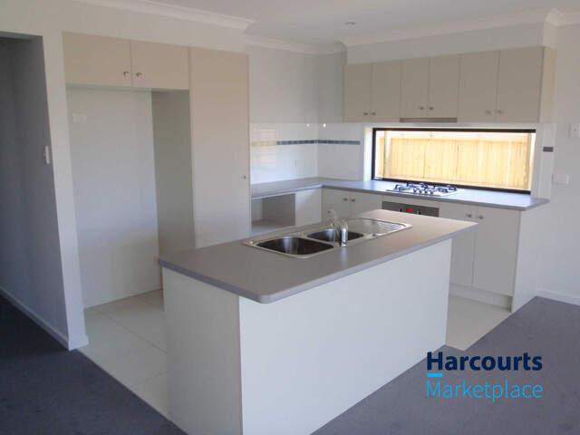 Photo - 60 Huntley Crescent, Redbank Plains QLD 4301 - Image 2