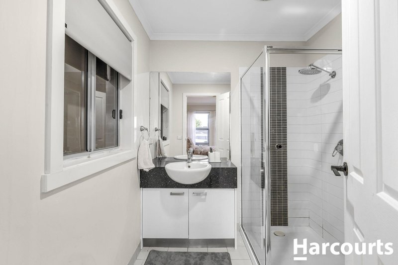 Photo - 60 James Cook Drive, Truganina VIC 3029 - Image 4