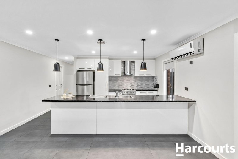 Photo - 60 James Cook Drive, Truganina VIC 3029 - Image 6