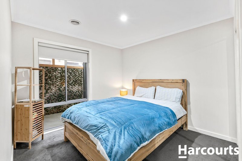 Photo - 60 James Cook Drive, Truganina VIC 3029 - Image 9