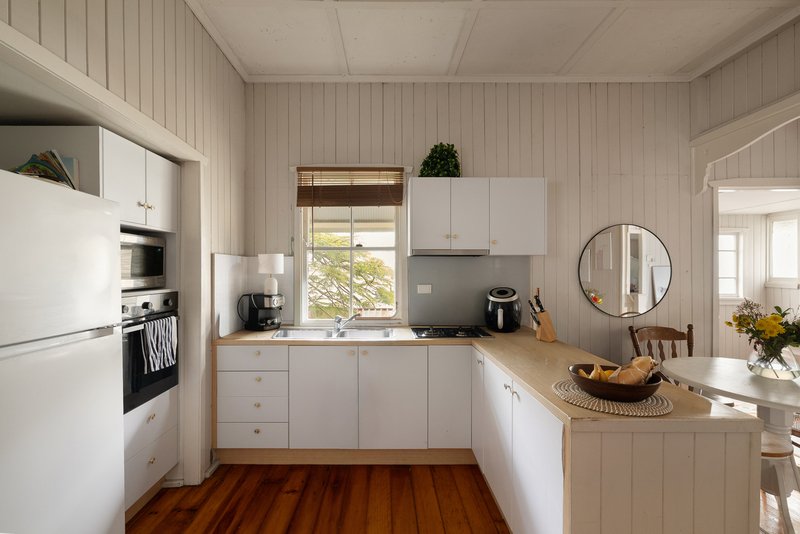 Photo - 60 Lanham Avenue, Grange QLD 4051 - Image 5