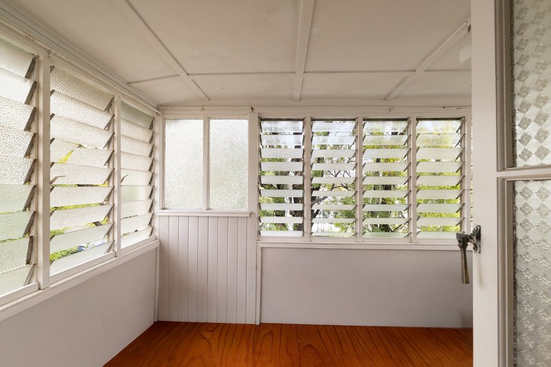 Photo - 60 Lanham Avenue, Grange QLD 4051 - Image 10