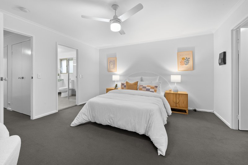 Photo - 60 Limetree Parade, Runaway Bay QLD 4216 - Image 15