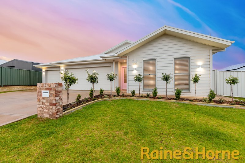 Photo - 60 Lincoln Parkway, Dubbo NSW 2830 - Image 2