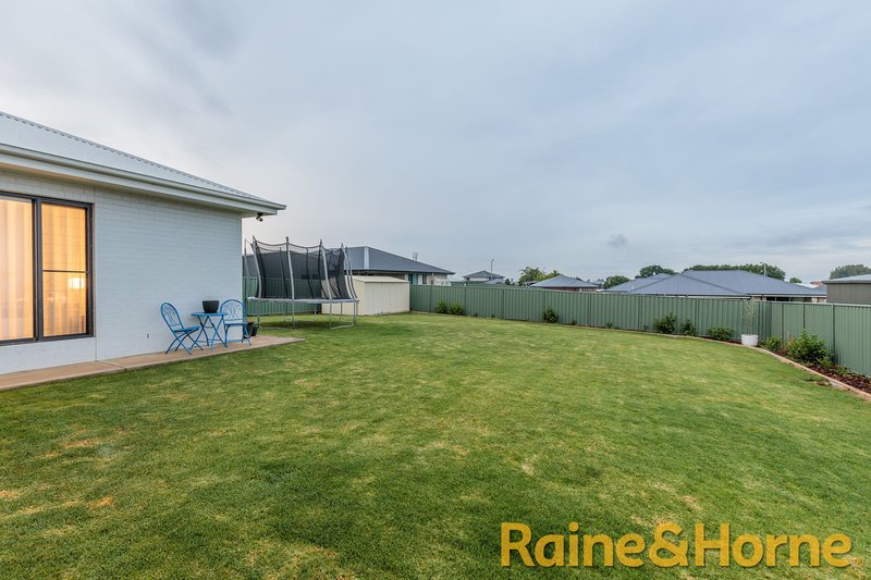 Photo - 60 Lincoln Parkway, Dubbo NSW 2830 - Image 17