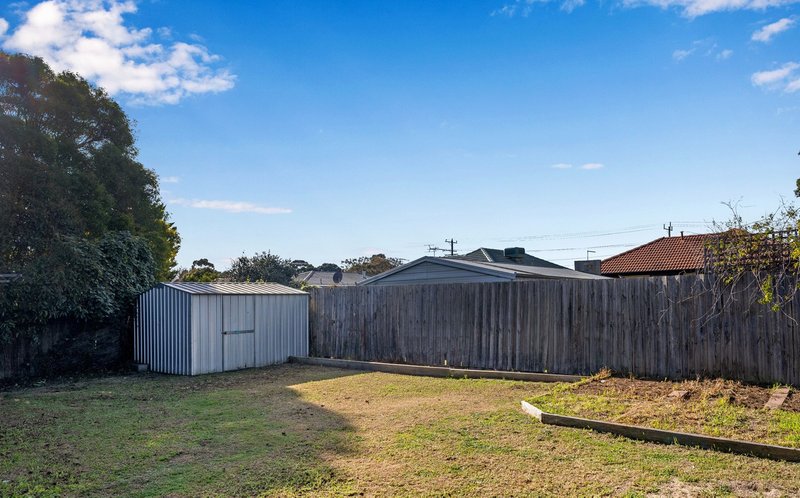 Photo - 60 Marina Drive, Melton VIC 3337 - Image 10