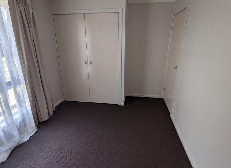 Photo - 60 Meadow Glen Drive, Epping VIC 3076 - Image 4