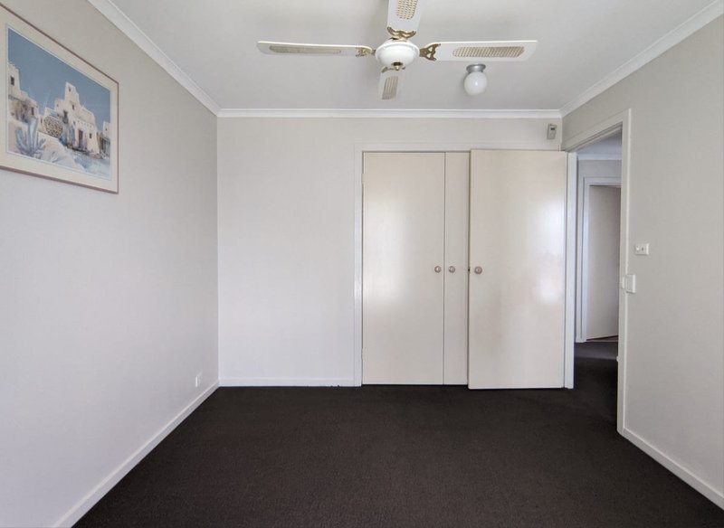 Photo - 60 Meadow Glen Drive, Epping VIC 3076 - Image 5