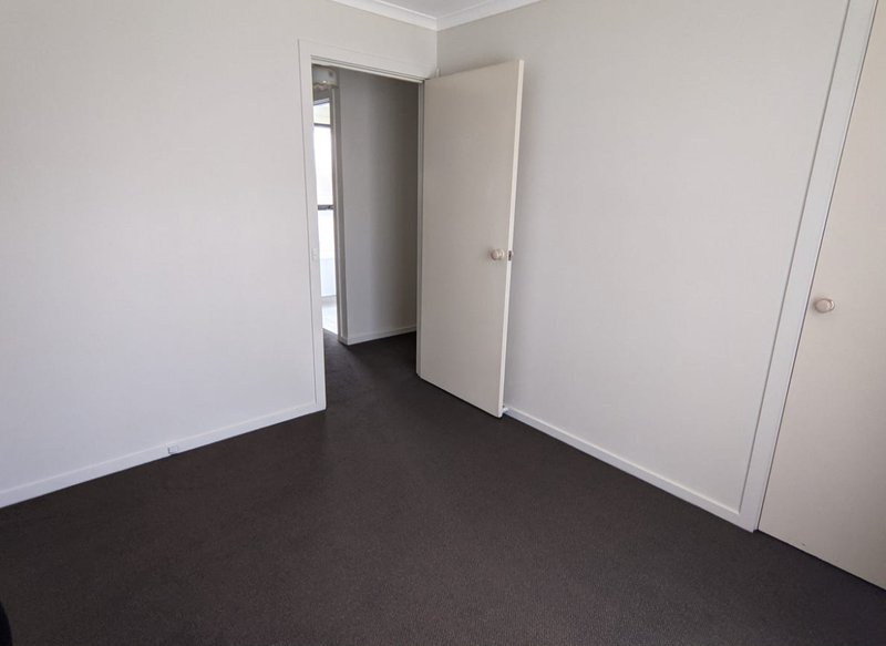 Photo - 60 Meadow Glen Drive, Epping VIC 3076 - Image 6
