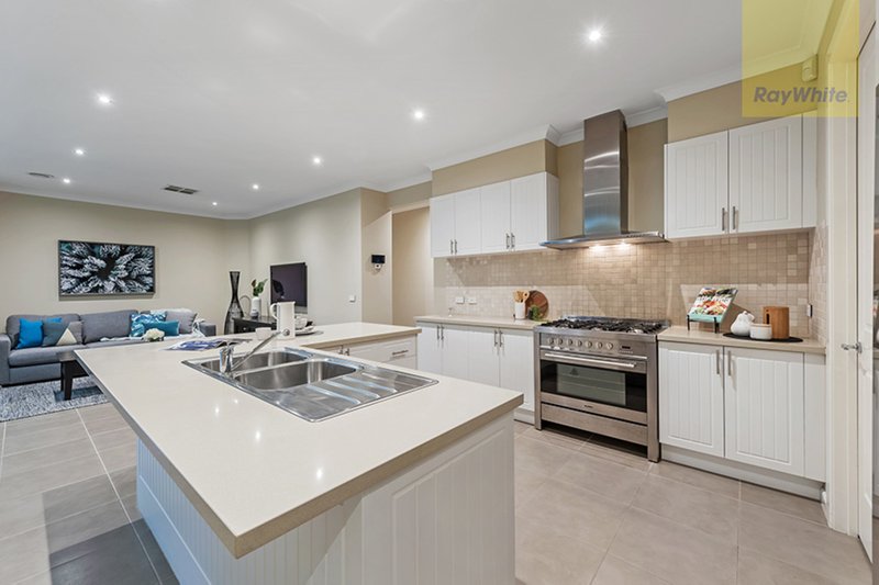 Photo - 60 Newbury Boulevard, Craigieburn VIC 3064 - Image 3