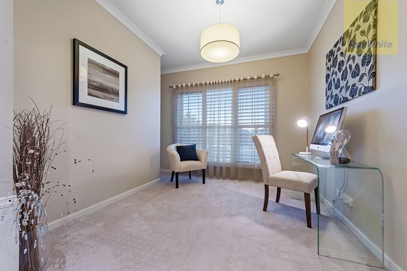 Photo - 60 Newbury Boulevard, Craigieburn VIC 3064 - Image 14