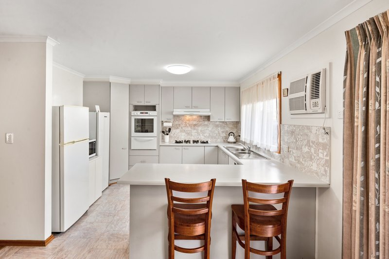Photo - 60 Olive Grove, Sunbury VIC 3429 - Image 6
