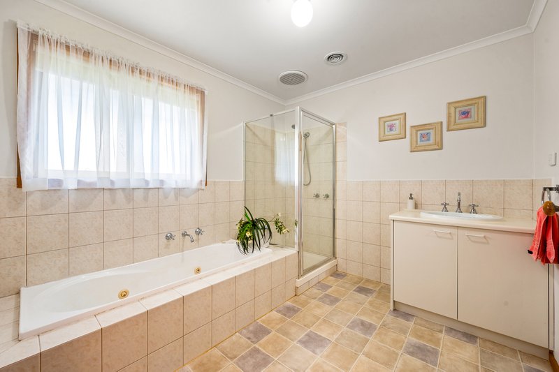 Photo - 60 Olive Grove, Sunbury VIC 3429 - Image 12