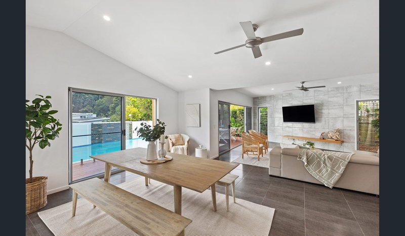 Photo - 60 Oloway Crescent, Alexandra Headland QLD 4572 - Image 2