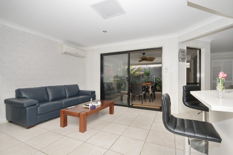 Photo - 60 Olsen Crescent, Wakerley QLD 4154 - Image 6