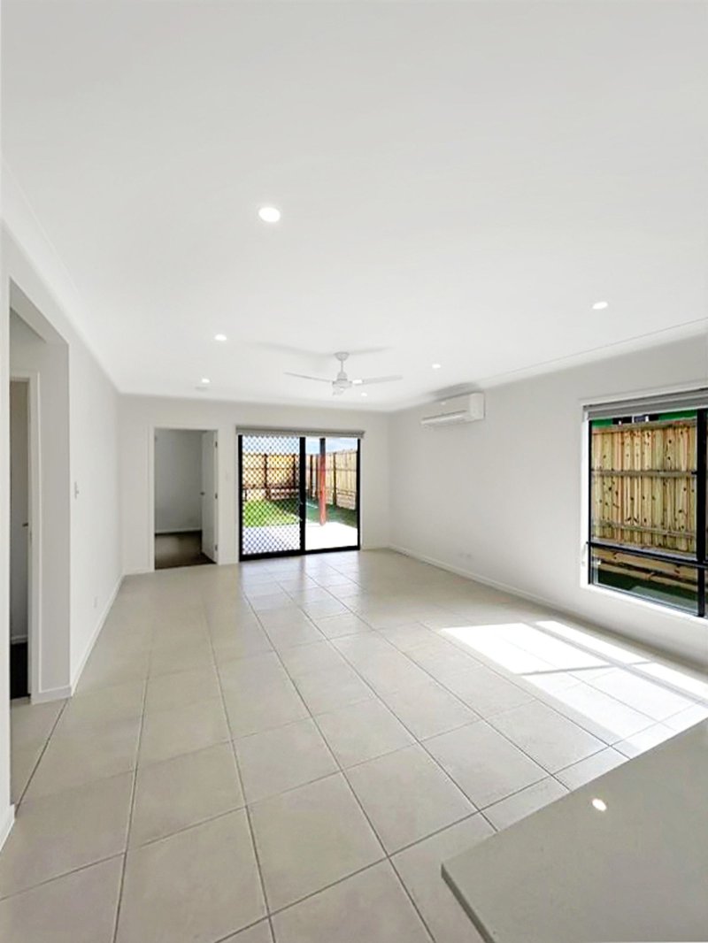 Photo - 60 Outlook Boulevard, Gleneagle QLD 4285 - Image 3