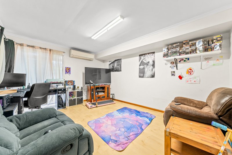 Photo - 60 Parkroyal Crescent, Regents Park QLD 4118 - Image 3