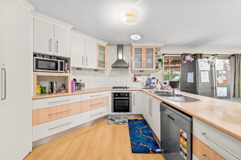 Photo - 60 Parkroyal Crescent, Regents Park QLD 4118 - Image 5
