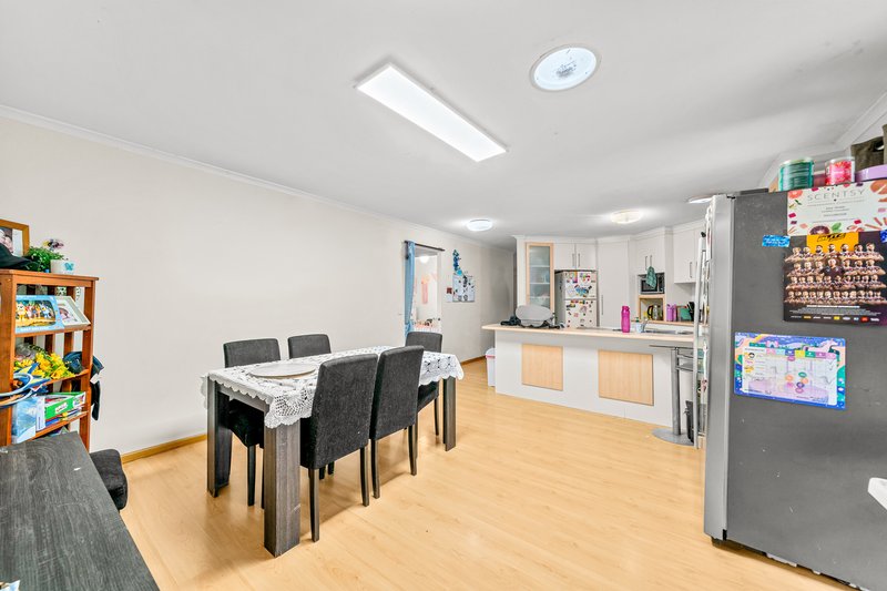Photo - 60 Parkroyal Crescent, Regents Park QLD 4118 - Image 7