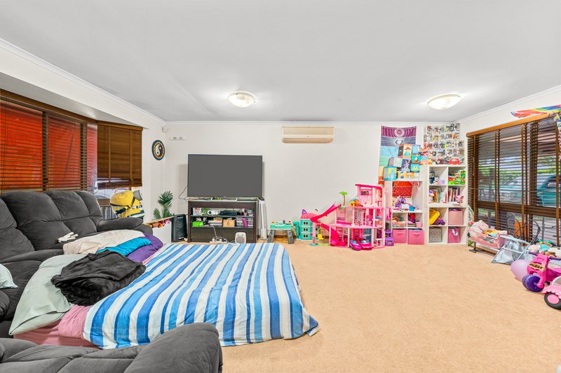 Photo - 60 Parkroyal Crescent, Regents Park QLD 4118 - Image 10