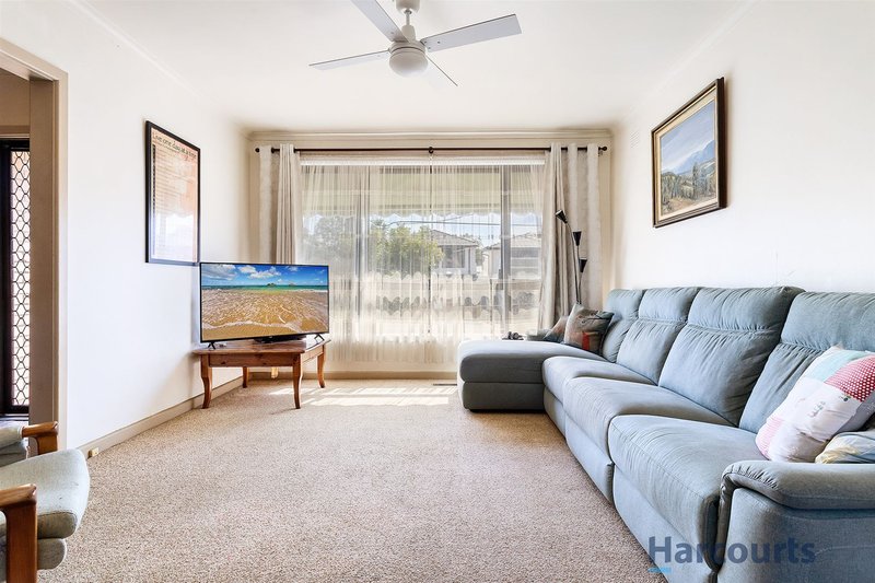 Photo - 60 Pepperell Avenue, Glen Waverley VIC 3150 - Image 4