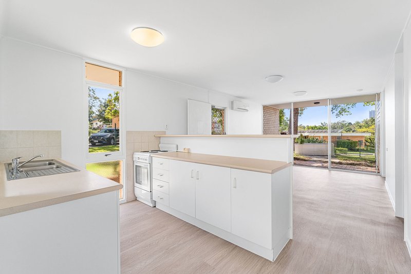 Photo - 60 Ridgeway Avenue, Southport QLD 4215 - Image 2
