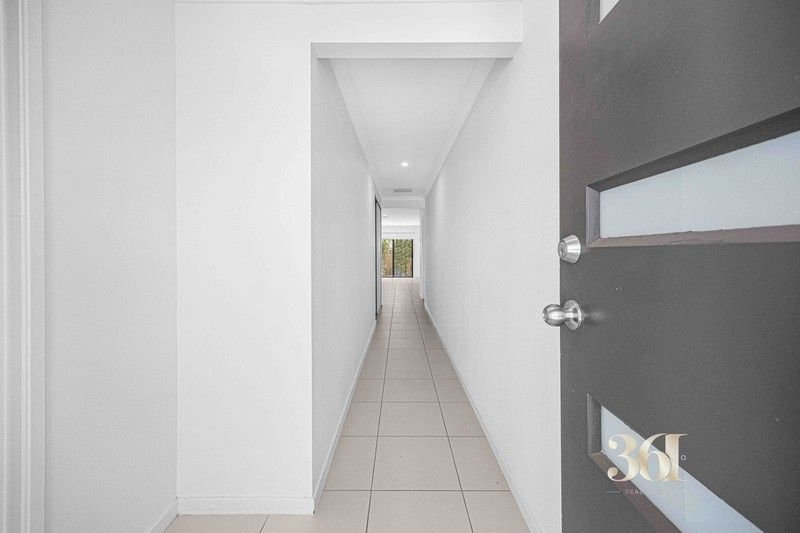 Photo - 60 Riland Boulevard, Tarneit VIC 3029 - Image 2