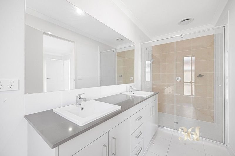 Photo - 60 Riland Boulevard, Tarneit VIC 3029 - Image 3