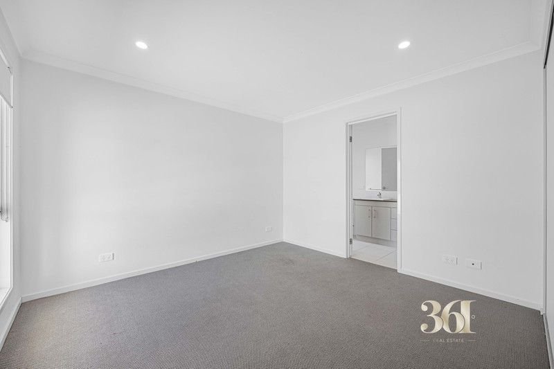 Photo - 60 Riland Boulevard, Tarneit VIC 3029 - Image 5