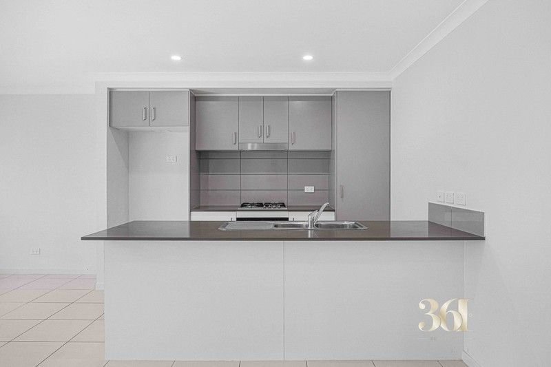 Photo - 60 Riland Boulevard, Tarneit VIC 3029 - Image 8