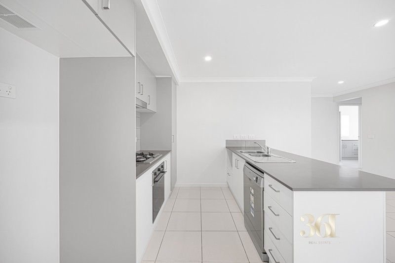 Photo - 60 Riland Boulevard, Tarneit VIC 3029 - Image 9