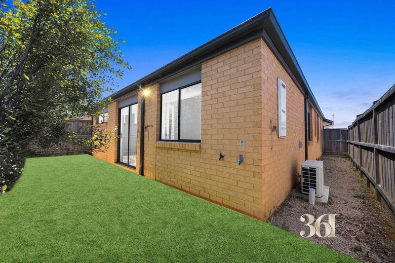 Photo - 60 Riland Boulevard, Tarneit VIC 3029 - Image 13