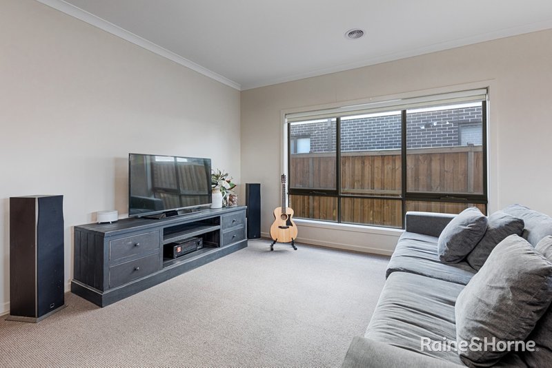 Photo - 60 Rosenthal Boulevard, Sunbury VIC 3429 - Image 7