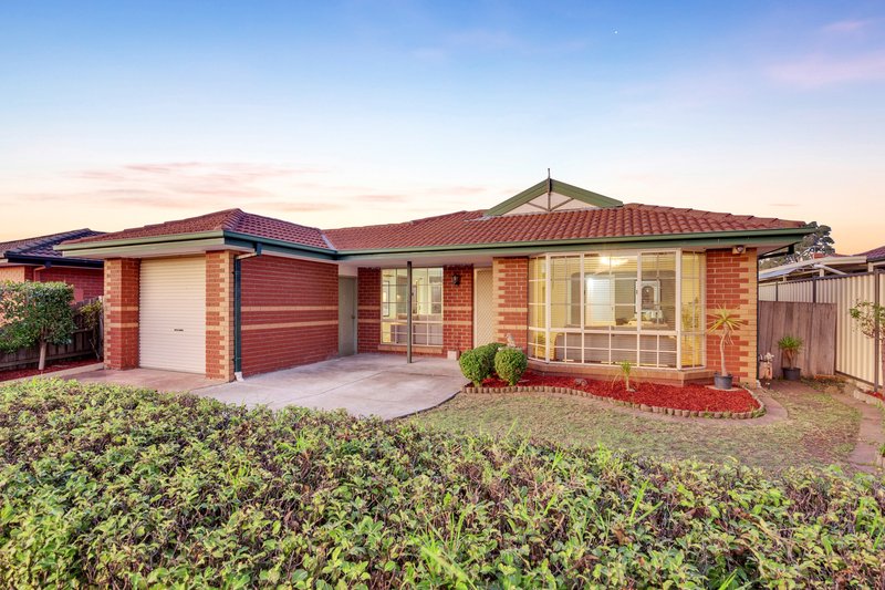 Photo - 60 Rossiter Avenue, Roxburgh Park VIC 3064 - Image 2