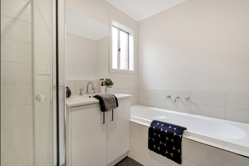 Photo - 60 Stettler Boulevard, Mickleham VIC 3064 - Image 9