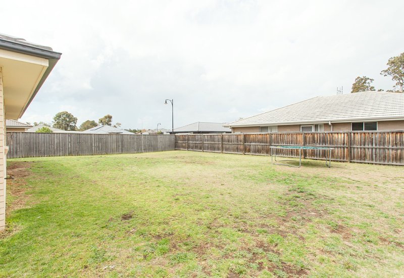 Photo - 60 Stonebridge Drive, Cessnock NSW 2325 - Image 6