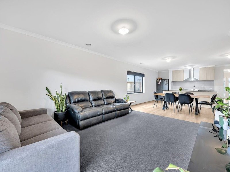Photo - 60 Sunlight Circuit, Lara VIC 3212 - Image 4