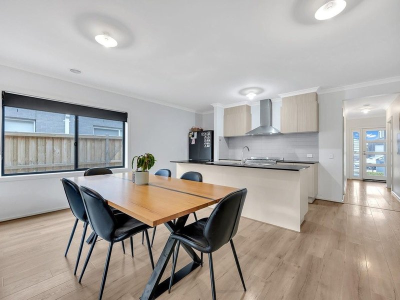 Photo - 60 Sunlight Circuit, Lara VIC 3212 - Image 8