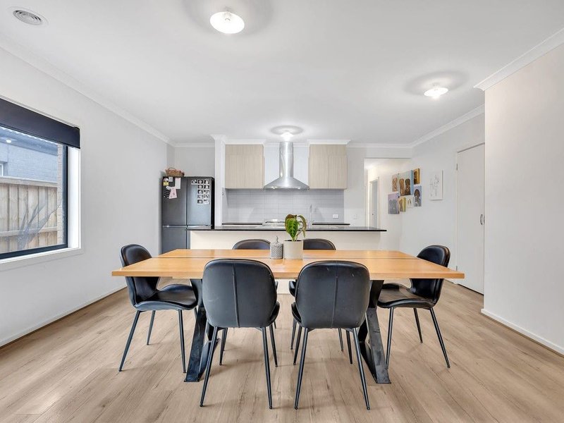 Photo - 60 Sunlight Circuit, Lara VIC 3212 - Image 9