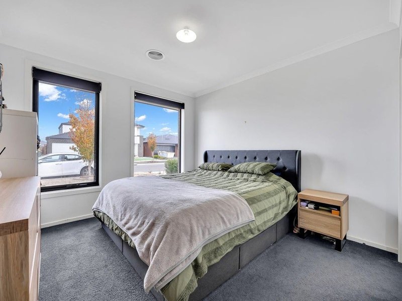 Photo - 60 Sunlight Circuit, Lara VIC 3212 - Image 11